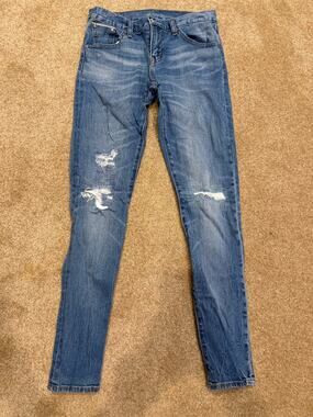 Levi’s Women’s Lightly Distressed Jeans Size 26x30